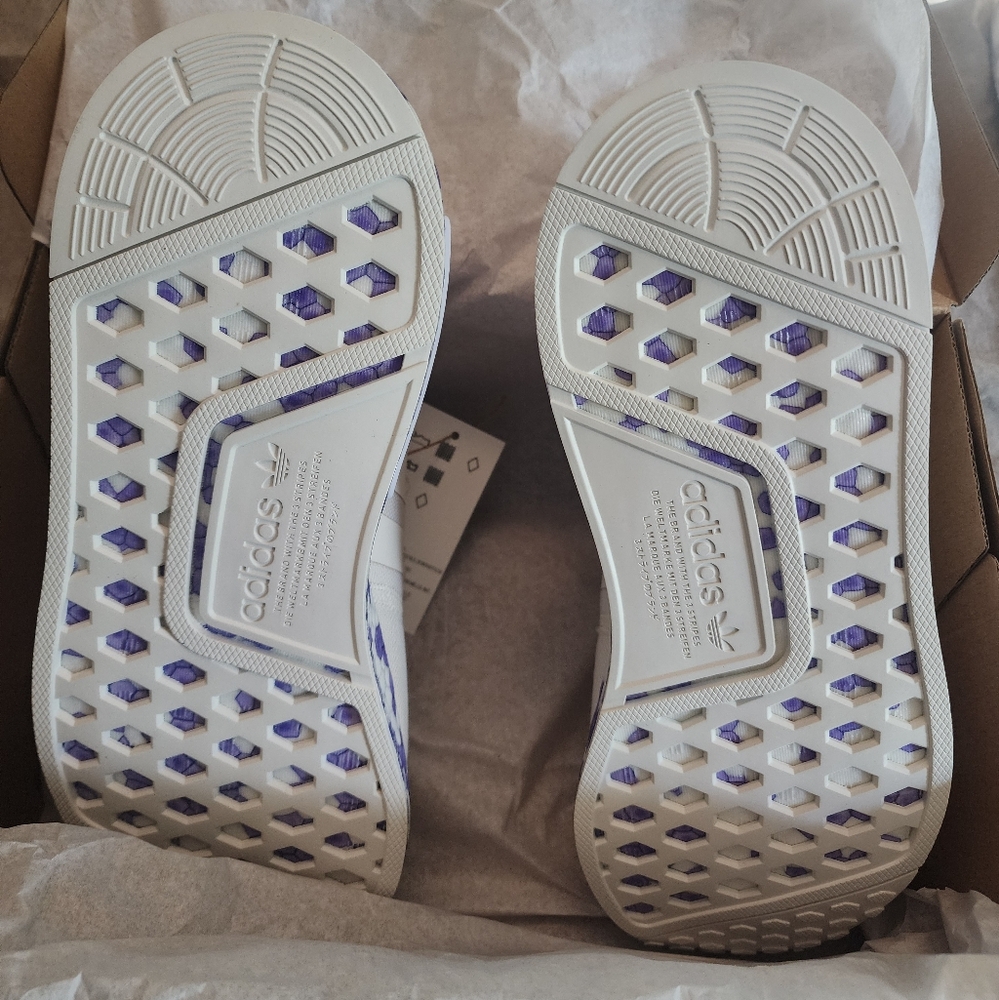 NEW Adidas Originals NMD R1 Women's Running Shoes Size 8 - Picture 6 of 8